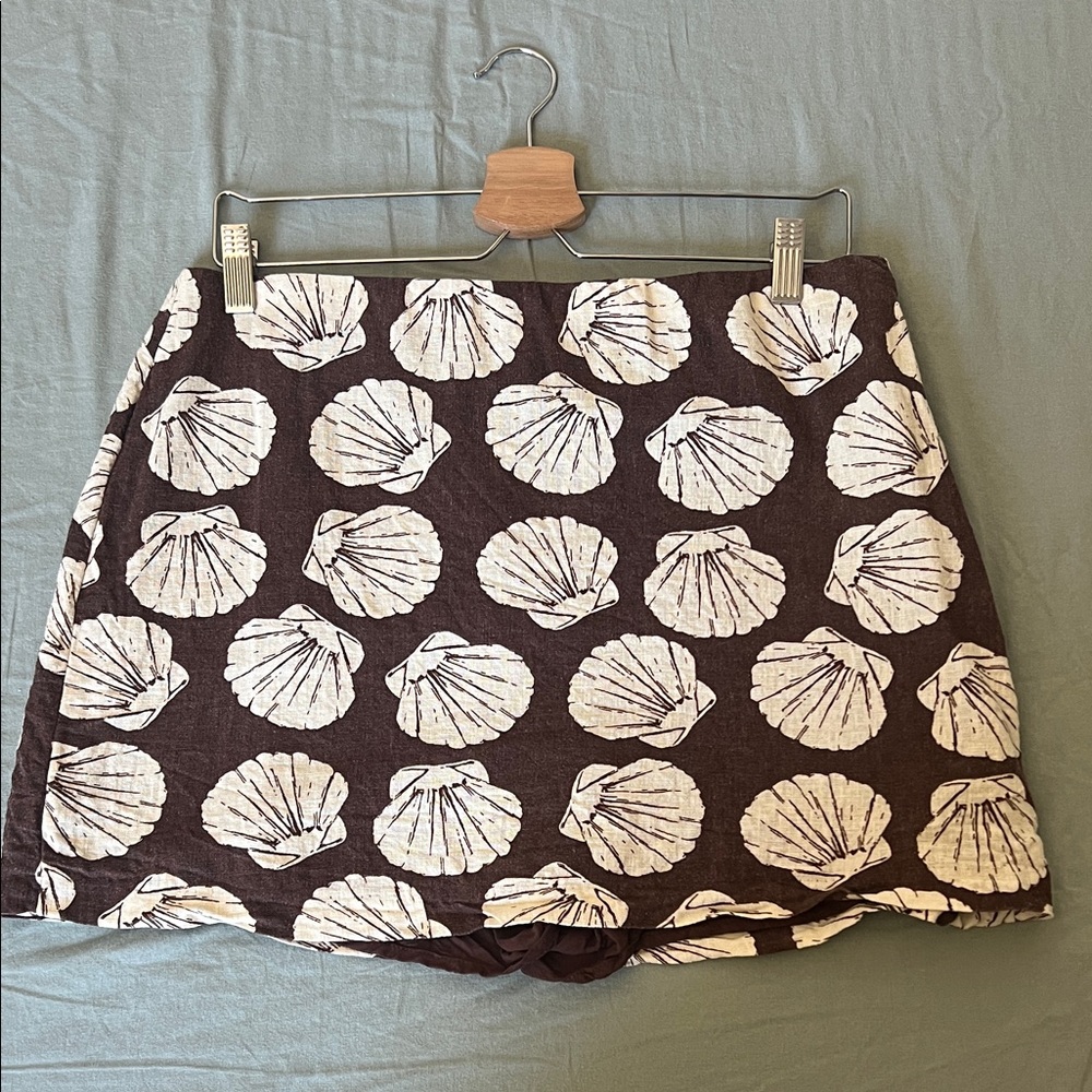 Abercrombie & Fitch Dark Brown and White Shell Mini Skort